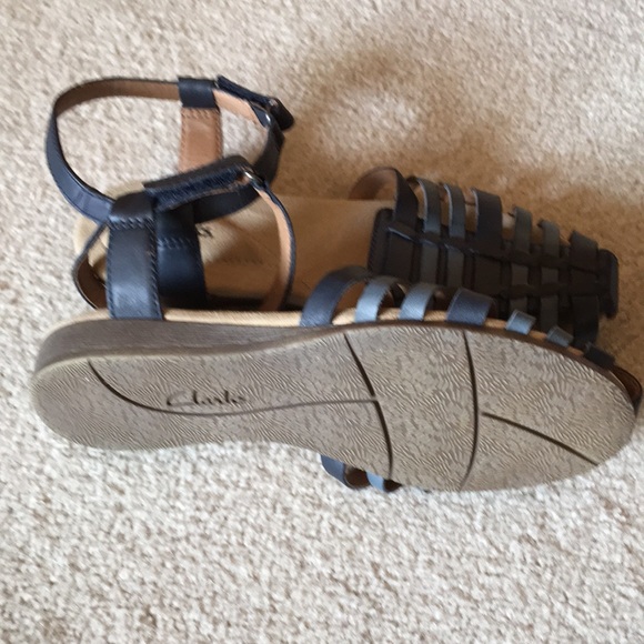 Clarks - Picture 3 of 4